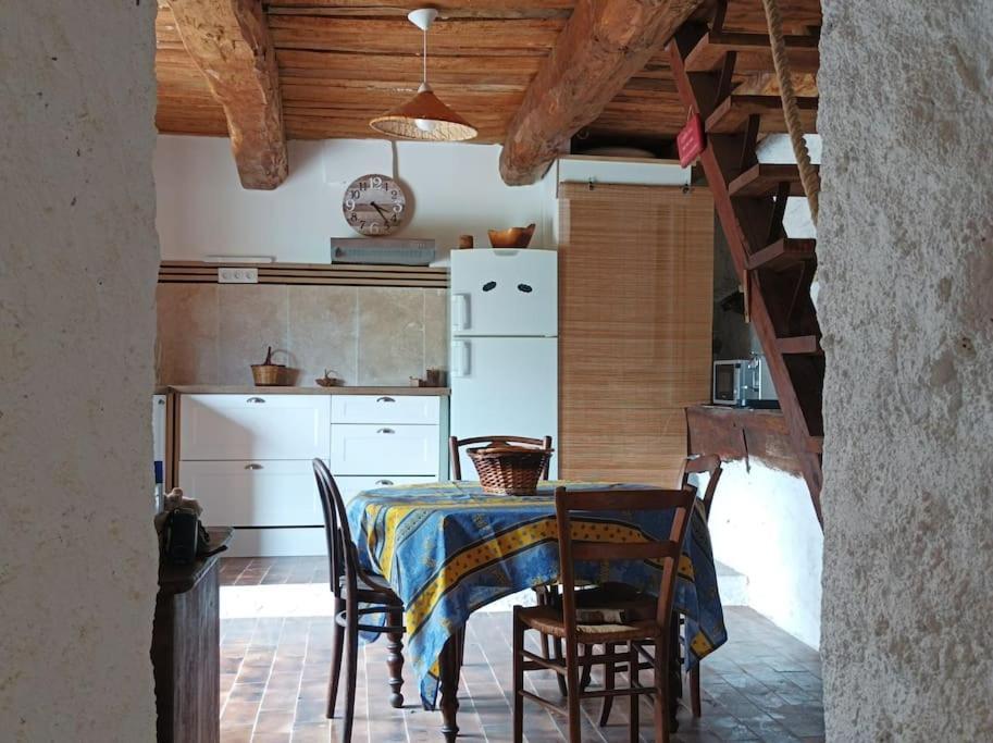 Maison De Caractere En Pierre Trigance Buitenkant foto